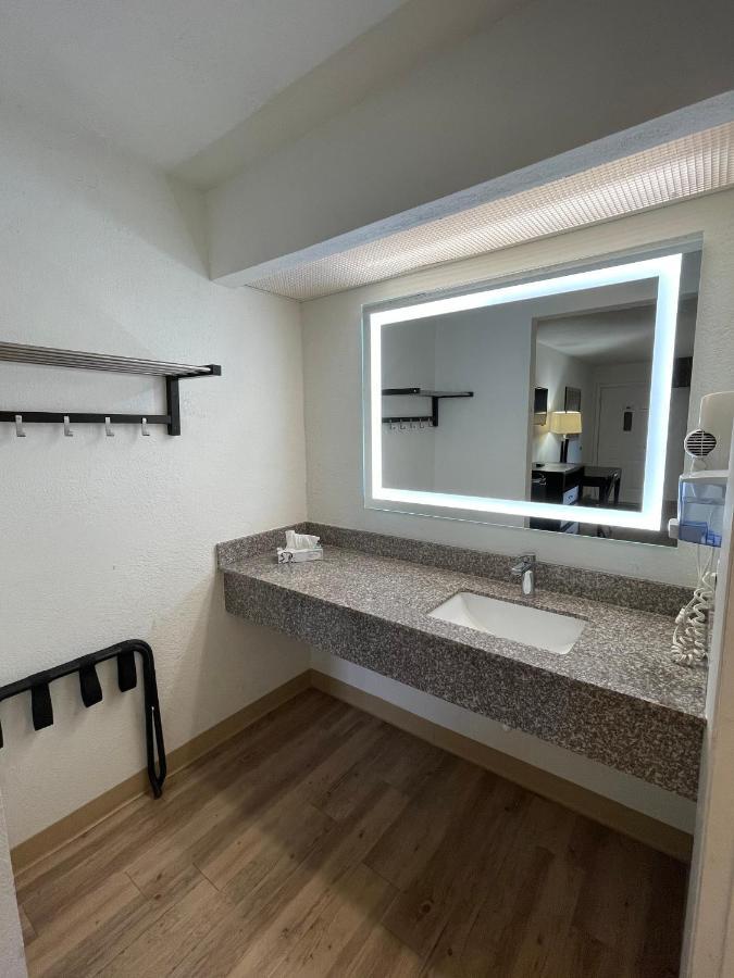 Tricove Inn & Suites Τζάκσονβιλ Εξωτερικό φωτογραφία